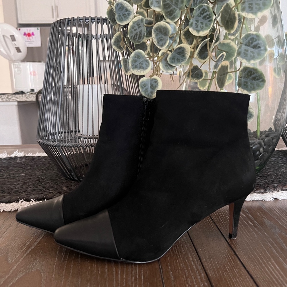 Women’s Mid Heel Capped Toe Bootie